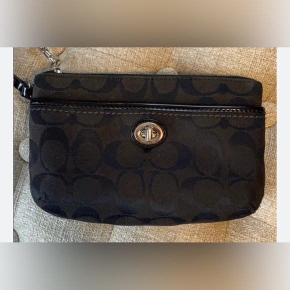 COACH turnlock canvas  wristlet - Picture 2 of 6